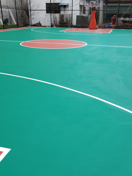 博厚镇 球场长期使用易出现地面开裂